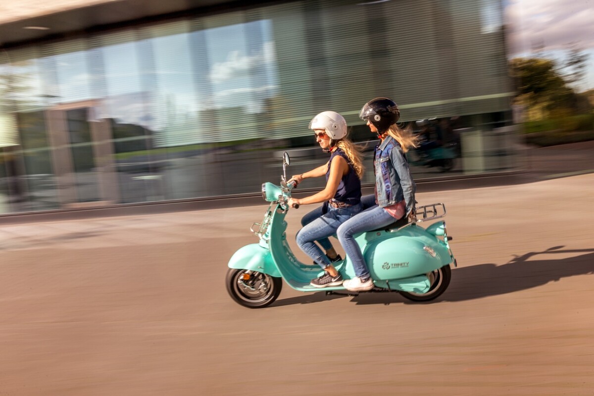 Assicurare uno scooter 50cc potrebbe costare più di una moto