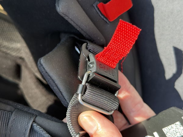 Il sistema Fidlock è ancora uno dei grandi svantaggi del casco.