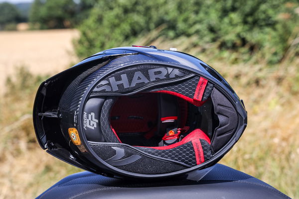 Il rivestimento di un casco da moto