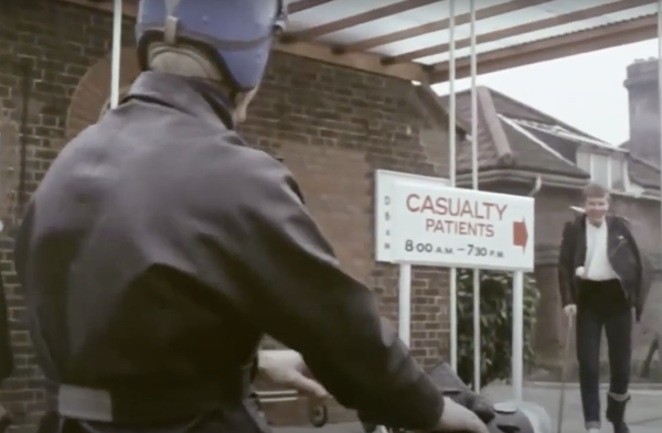 Il film di sicurezza motociclistica "Look ... segnale ... manovra ..."