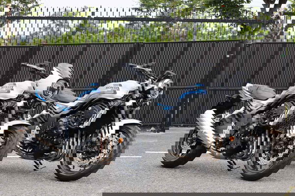 CB1000F SE (a sinistra) e CB1000F (a destra)