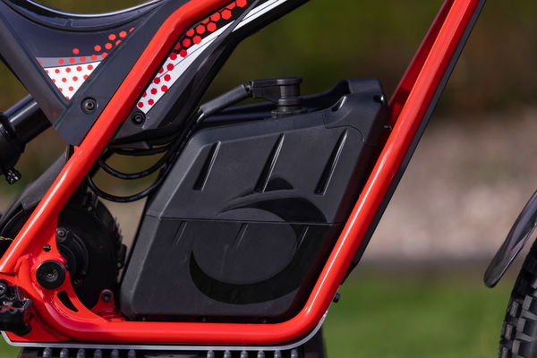 La batteria è un articolo di litio da 50,4 volt, 28 ah