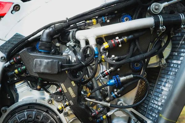 Il motore è un V4 da 1.000 cc