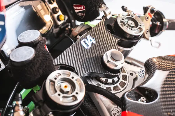 La cabina di pilotaggio conserva ancora tutte le decalcomanie di Dovi