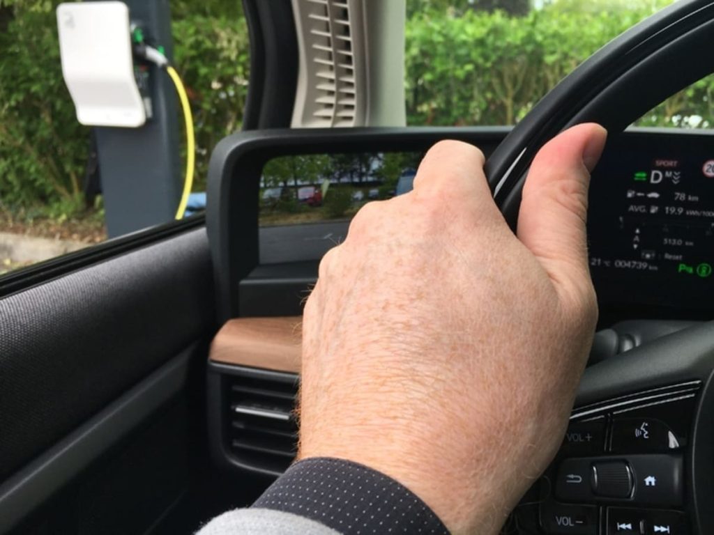 Ah, questa è la sicurezza è impossibile avere subito uno specchietto retrovisore sinistro, nella Honda e o in altre auto dotate di telecamere posteriori