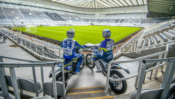 Billy Bolt e Jack Price all'interno del Newcastle United Stadium