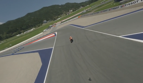 Il drone ha una velocità massima di oltre 200 miglia all'ora