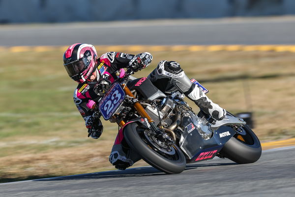 La bici da corsa Arch che prende parte alla classe MotoAmerica Super Hooligan