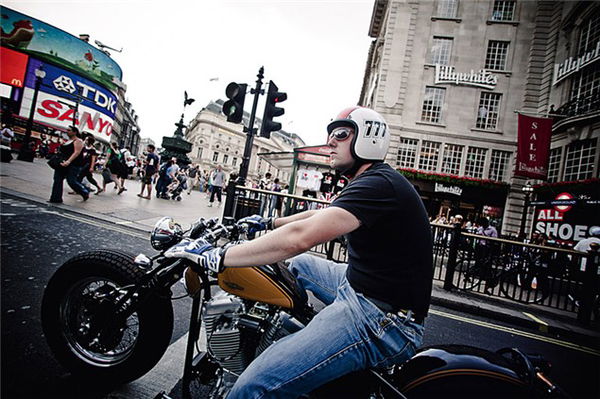 Motociclista a Londra