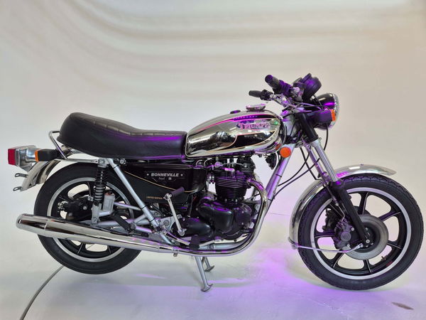 1981 Triumph Bonneville Royal Wedding 750cc è il primo premio del Museo Live Raffle