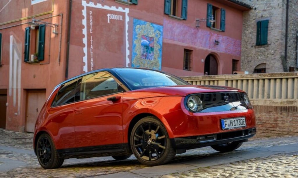 Onestamente, anche sulla Honda e, quelle maledette telecamere rovinano l'estetica più di ogni altra cosa...