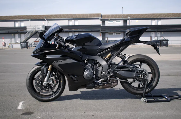 Yamaha R9 - statico
