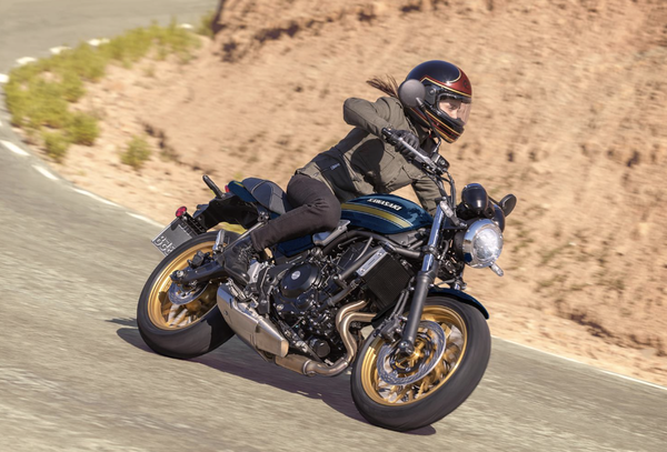 Kawasaki Z650RS sulla strada