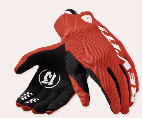 Rev'it x Pol Tarres guanti. Credito fotografico - Rev'it