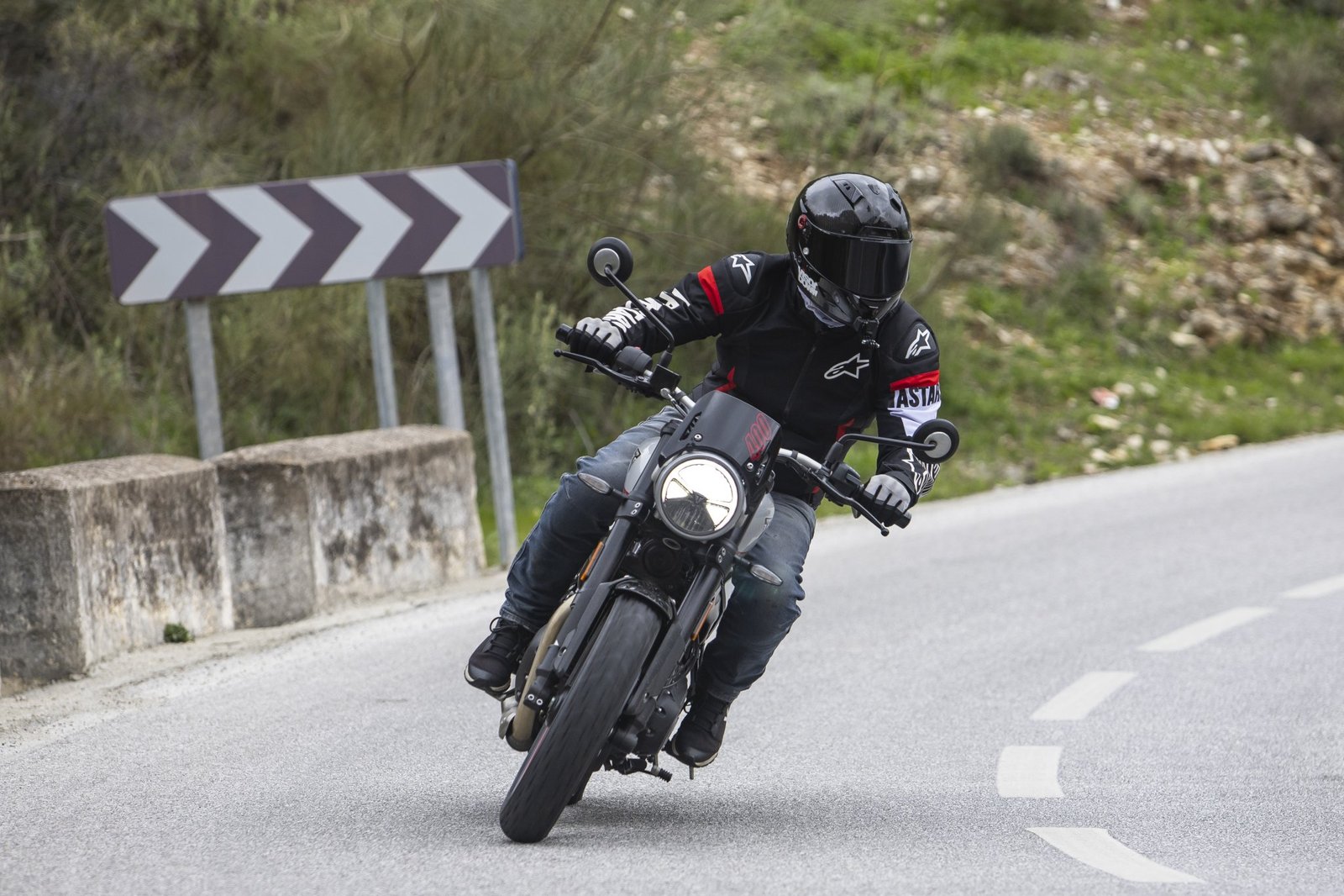 Triumph Tracker 400 - in sella