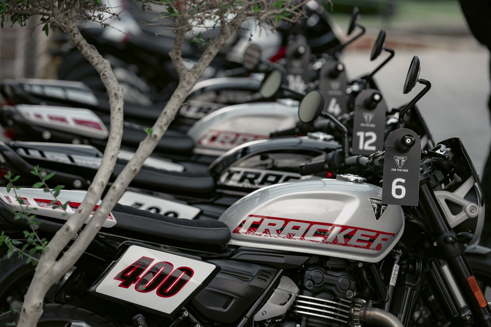 La Triumph Tracker 400 del 2026 - BTS
