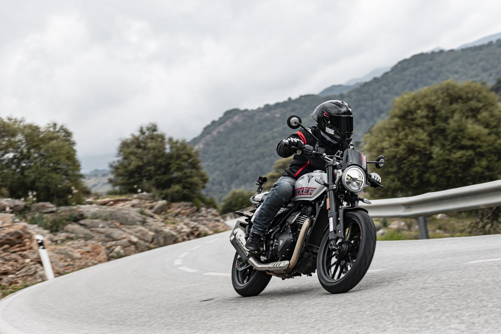 Triumph Tracker 400 - in sella