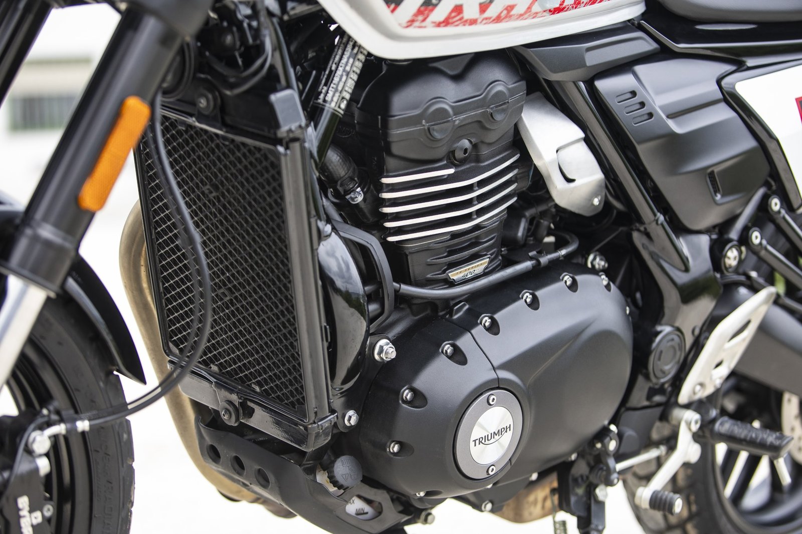 La Triumph Tracker 400 del 2026 - dettagli