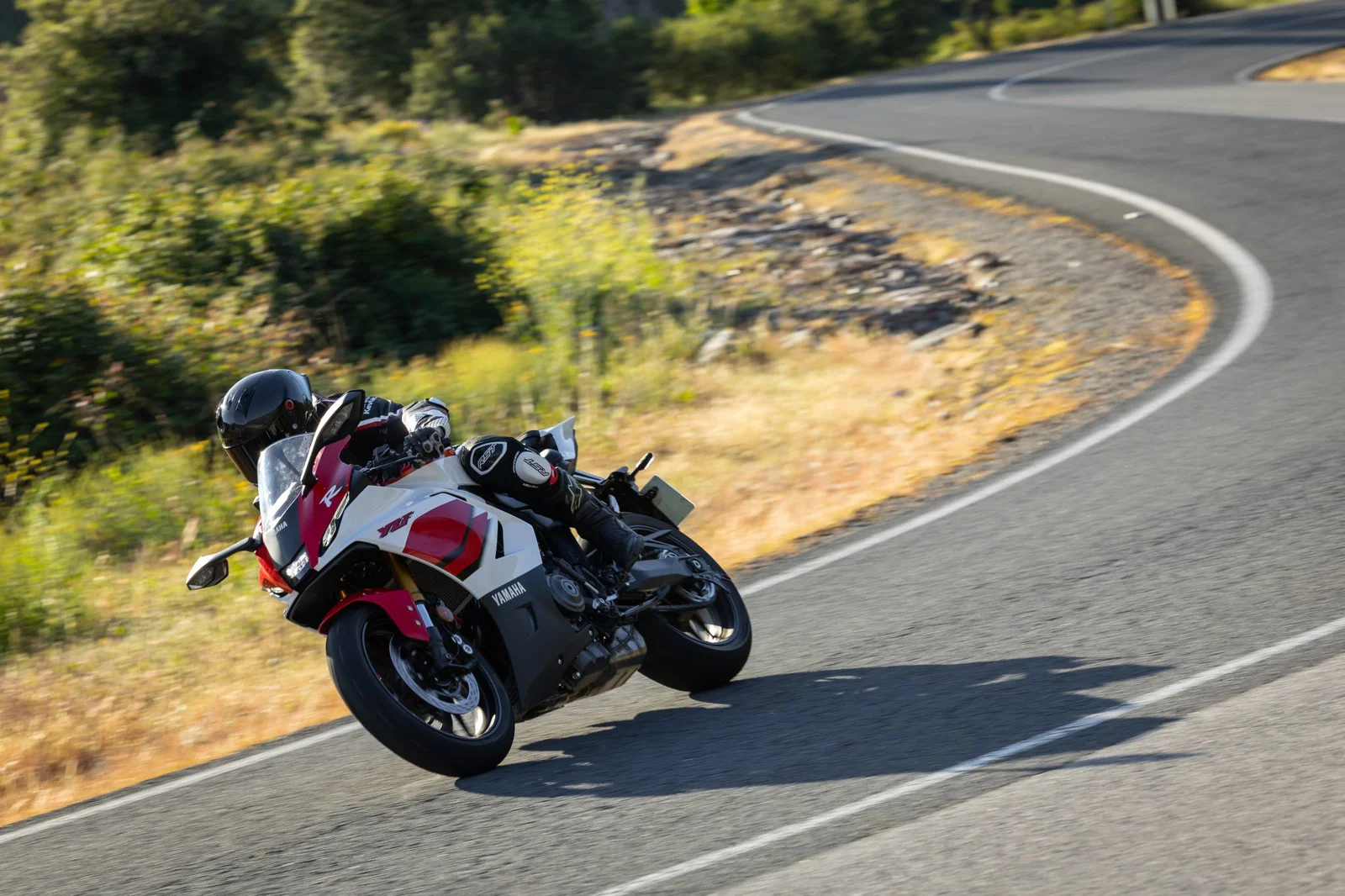 La Yamaha R7 del 2026 - in sella