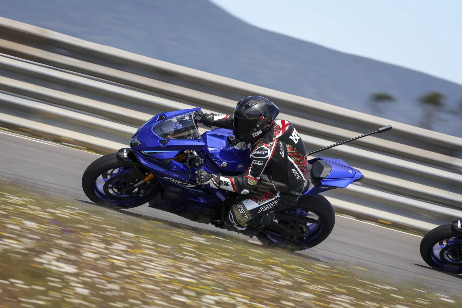 La Yamaha R7 del 2026 - in sella