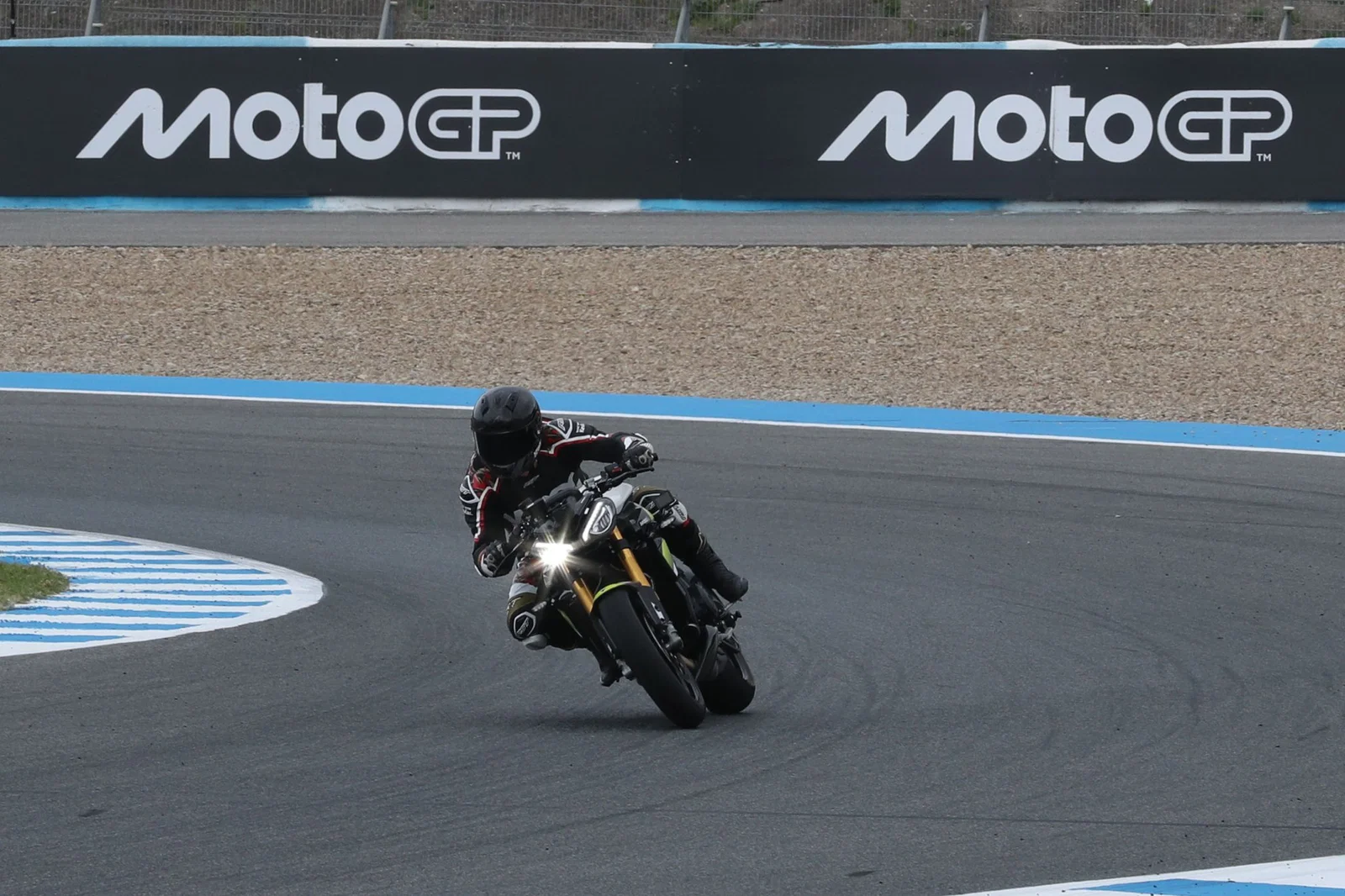 La Triumph Street Triple 765 Moto2 Edition - guida