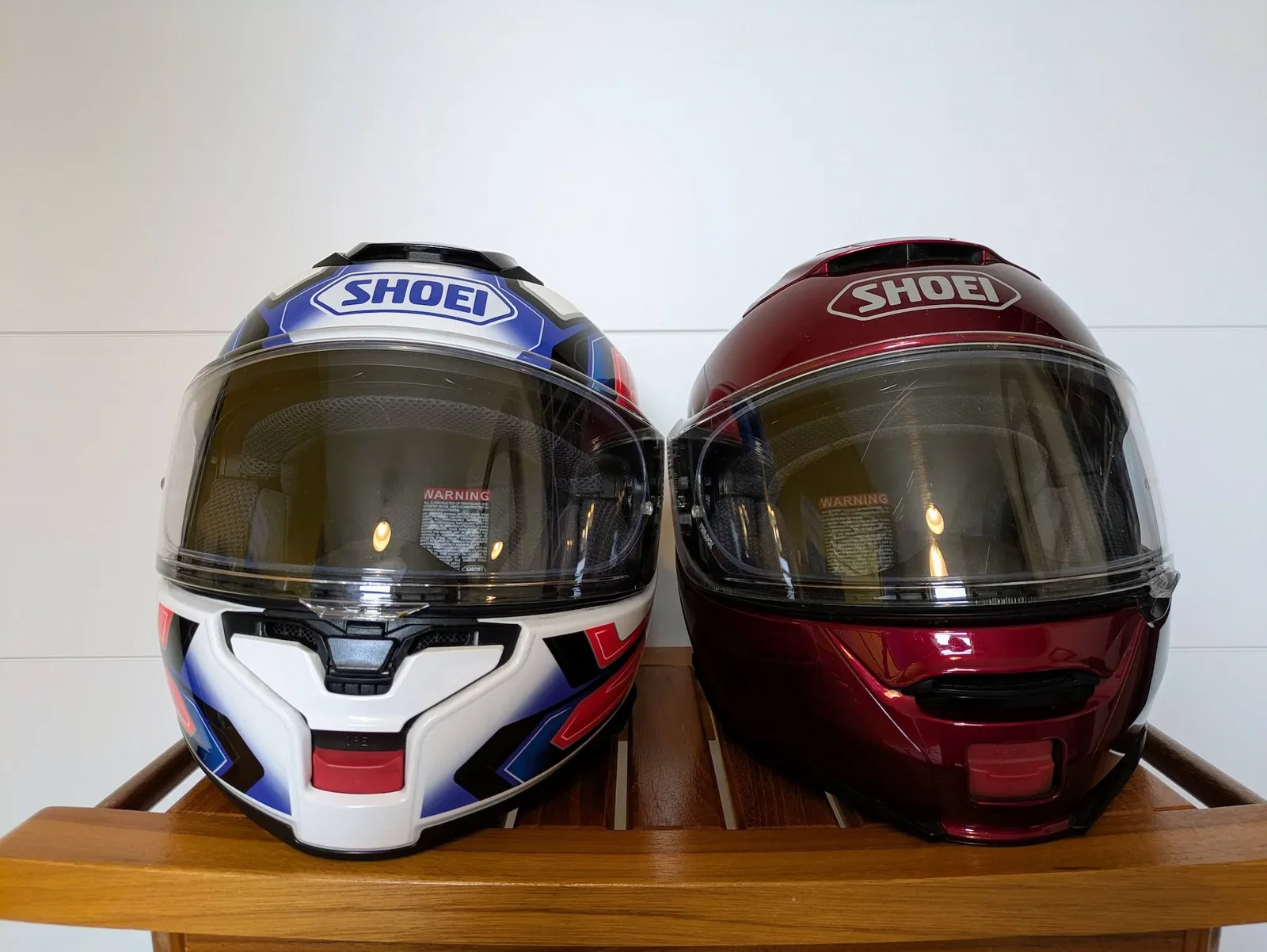 Shoei Neotec 3 (a sinistra) e Neotec 2 (a destra)