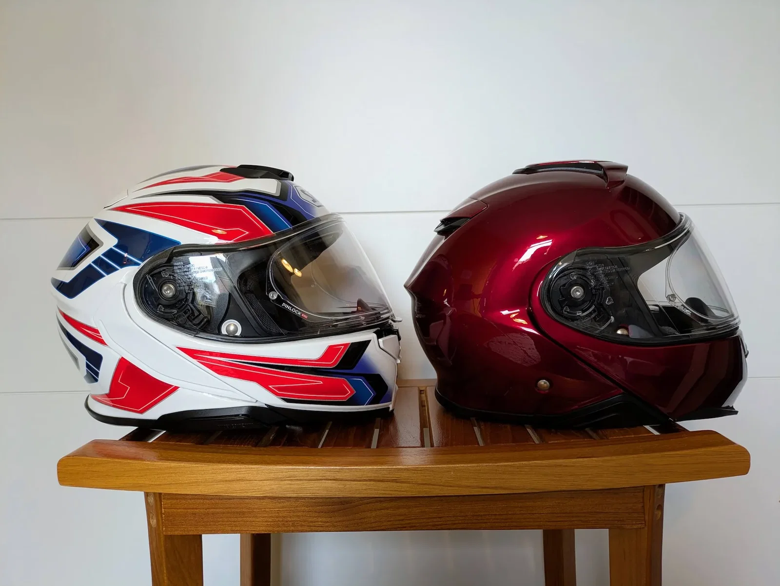 Shoei Neotec 3 (a sinistra) e Neotec 2 (a destra)