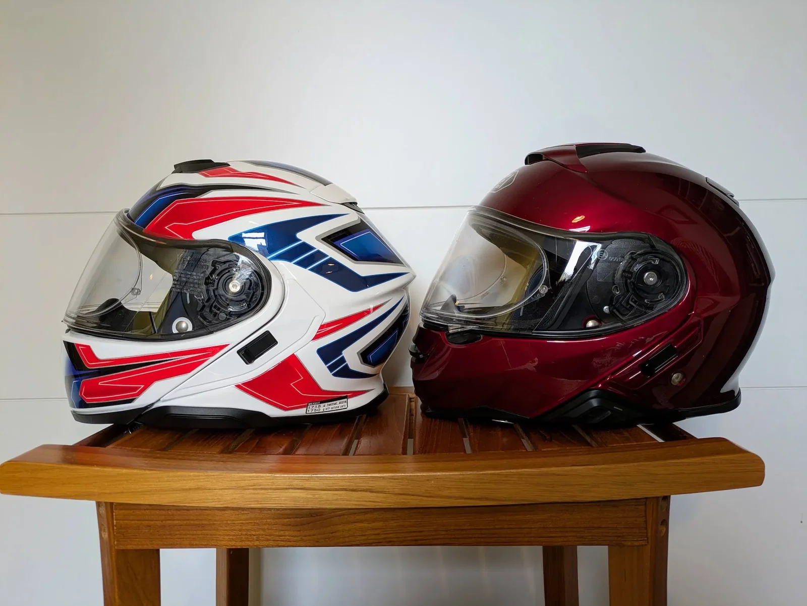 Shoei Neotec 3 (a sinistra) e Neotec 2 (a destra)