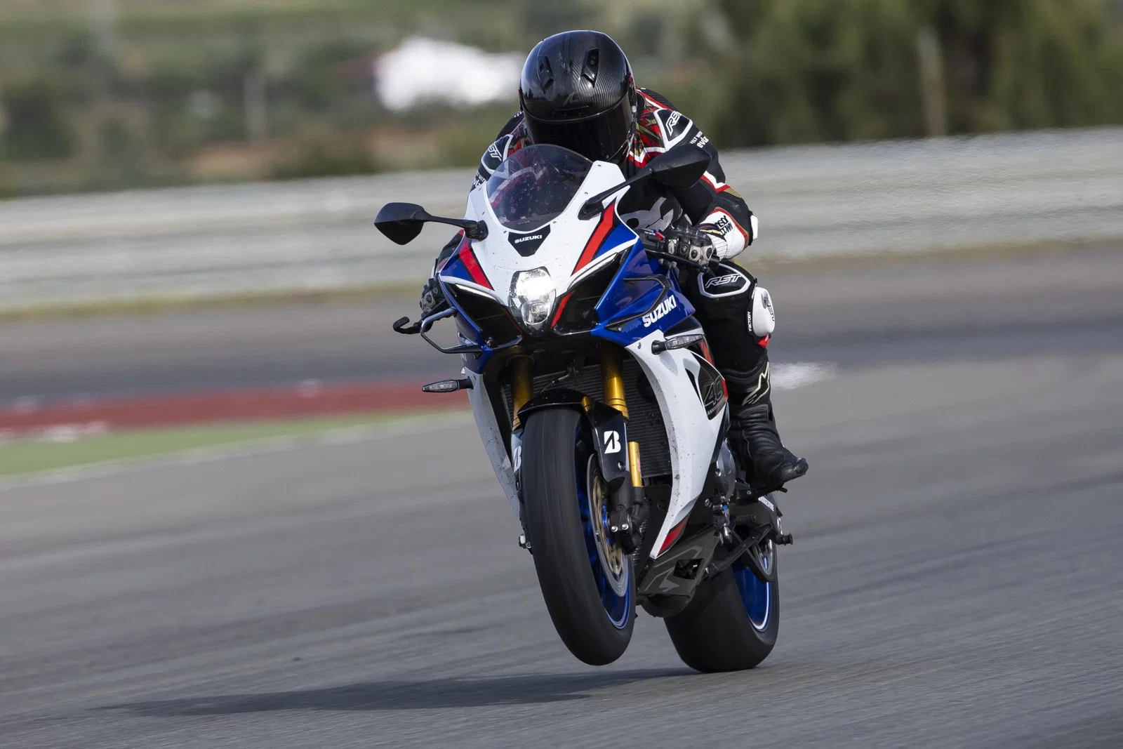 La Suzuki GSX-R1000R del 2026 - in sella