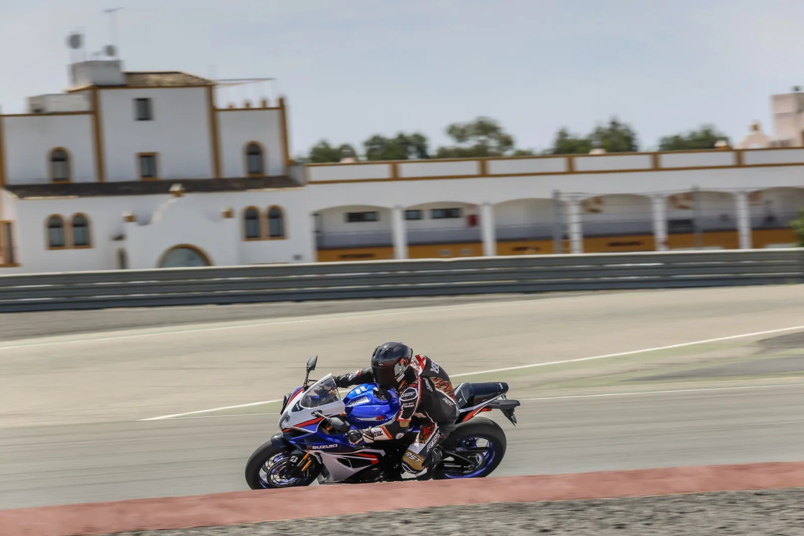 La Suzuki GSX-R1000R del 2026 - in sella