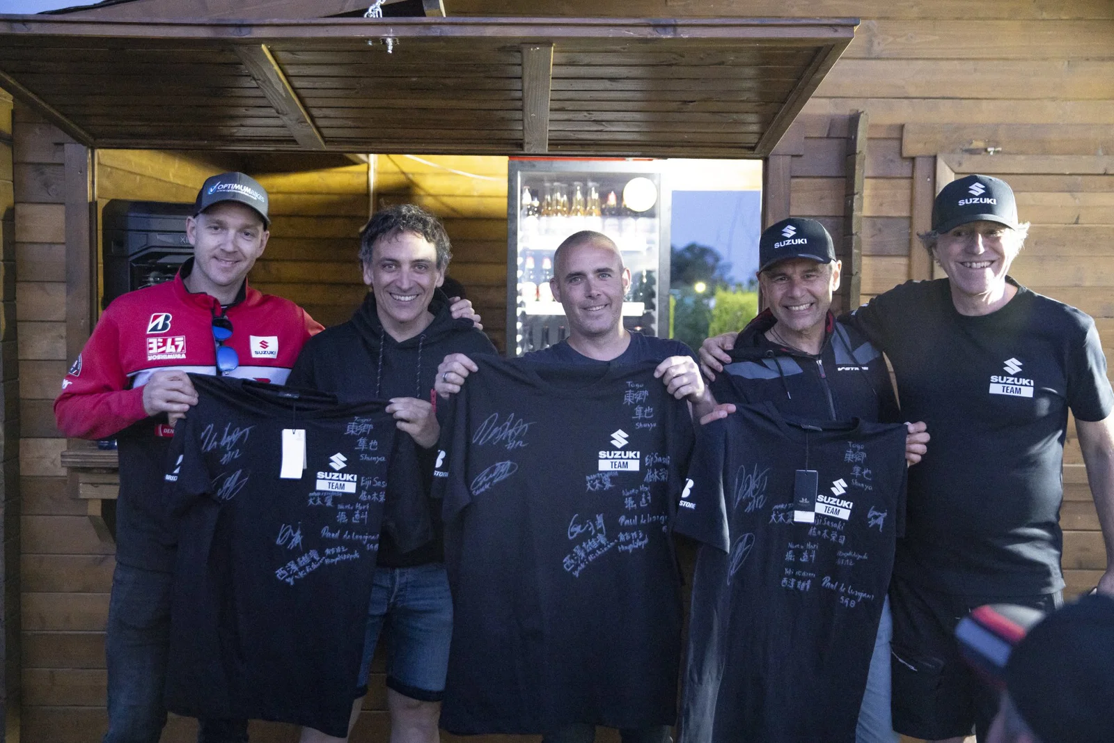 Vincitori della Suzuki 6 Ore - Da sinistra a destra: Pere Lorens, Toad Hancocks, Thomas Chignac
