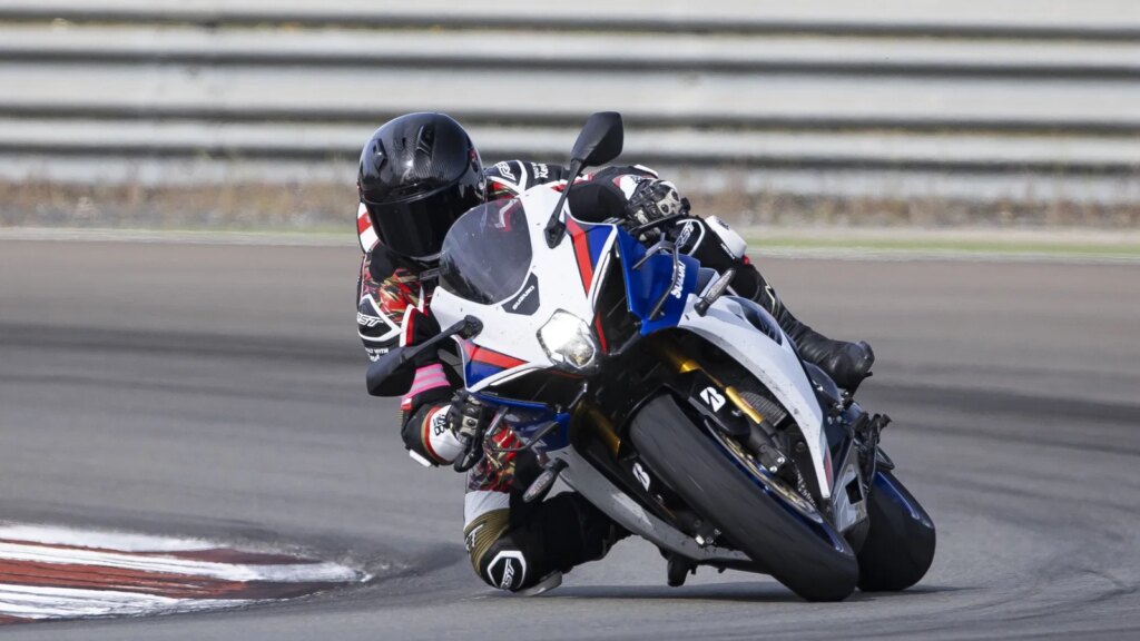 The Suzuki GSX-R1000R - riding