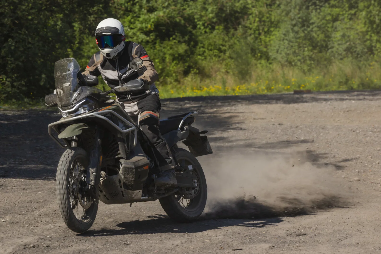 In sella alla CFMoto 1000MT-X