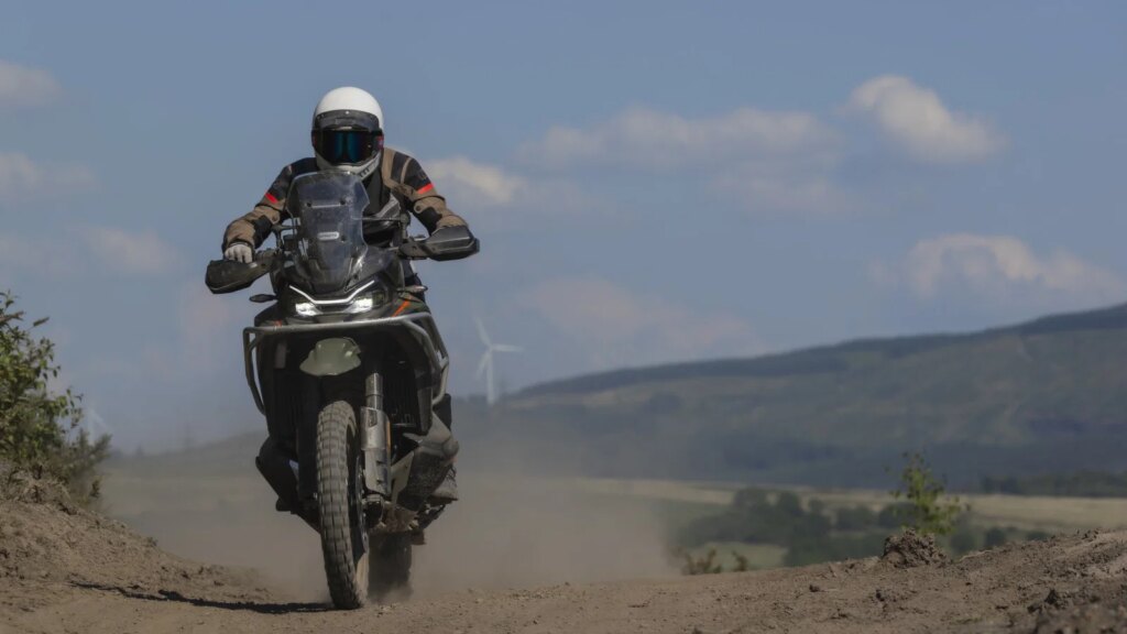 CFMoto 1000MT-X - riding