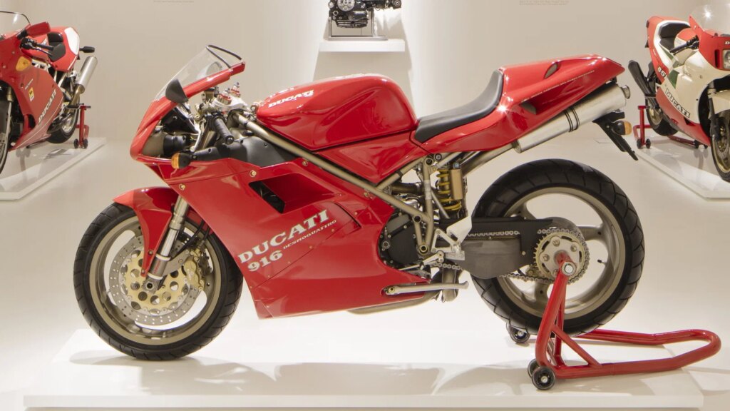 The Ducati 916