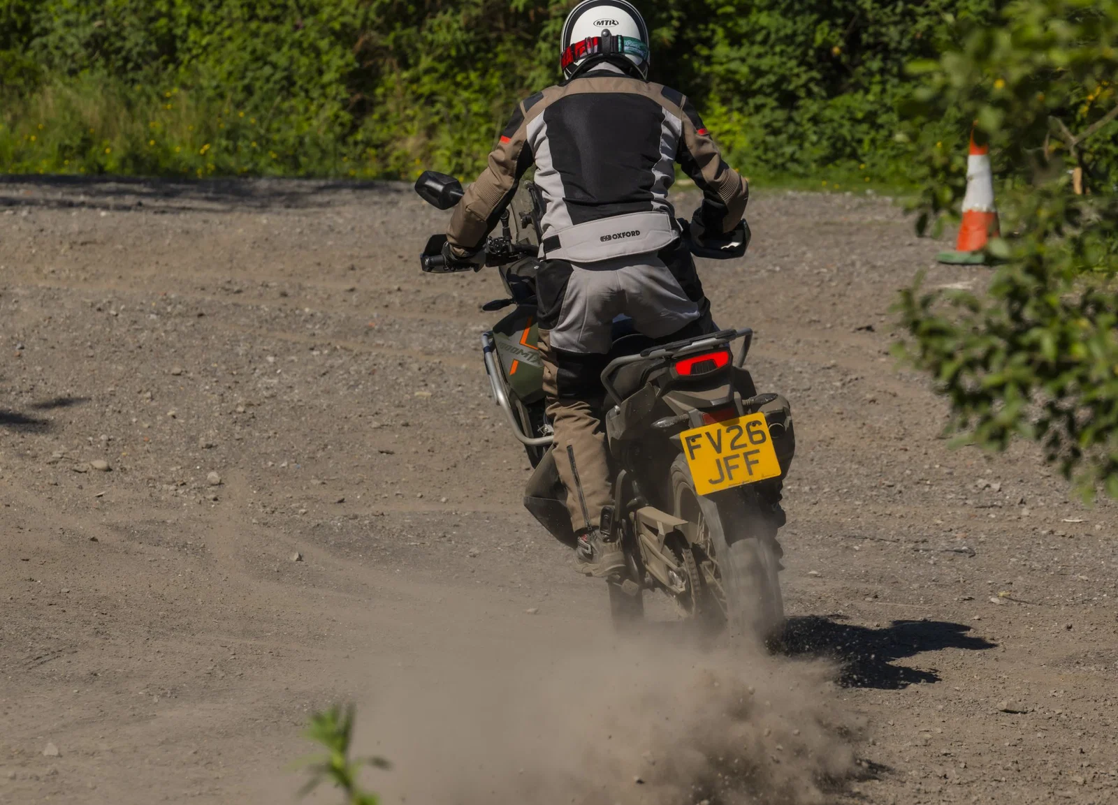 in sella alla CFMoto 1000MT-X