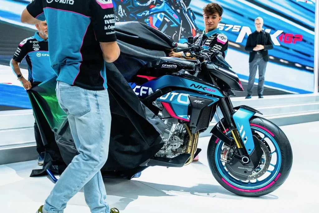 CFMoto 675NK GP Concept in mostra all'EICMA