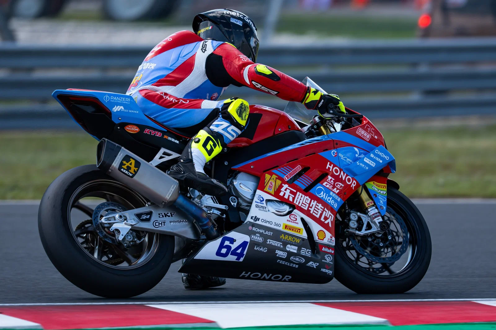 Moto ZXMoto 820RR-RS guidata da Federico Caricasulo.