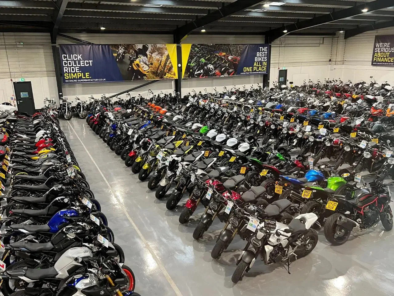 All'interno di uno showroom della SuperBike Factory