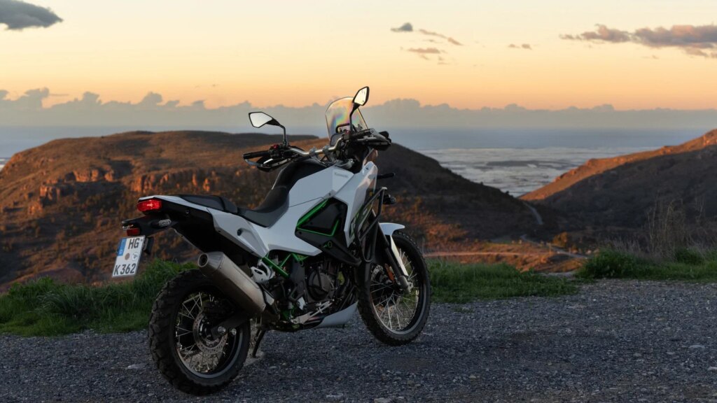 The 2026 Kawasaki KLE500 - static