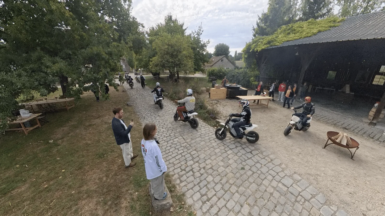 Il drone LiveWire S4 Honcho Trail - BTS
