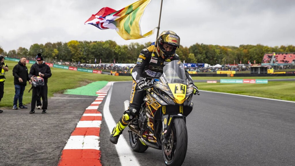 Asher Durham riding a Suzuki GSX-8R at Brands Hatch.